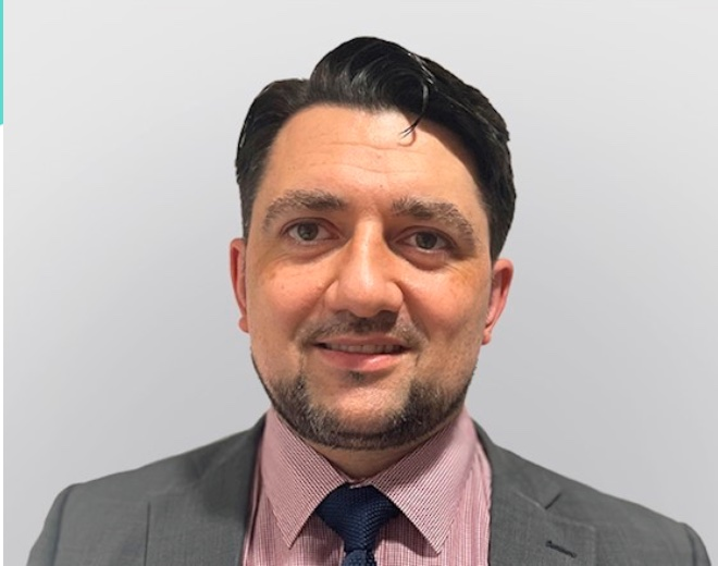 Mr Adeel Aqil — Best Hip and Knee Surgeon in Huddersfield, Halifax, Leeds and Yorkshire